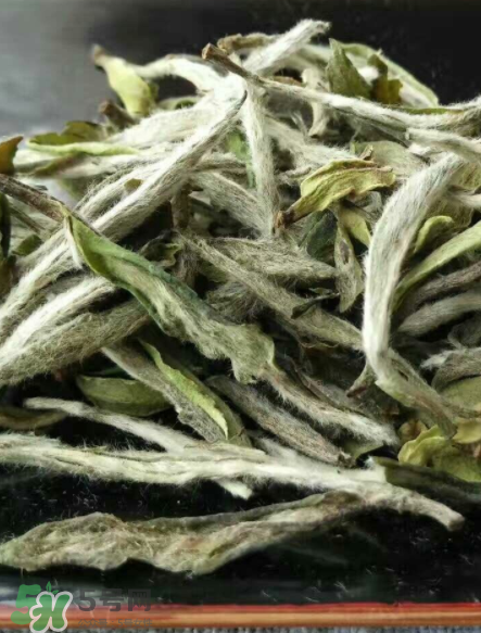 白毫銀針的產(chǎn)地在哪個(gè)?。堪缀零y針是哪里產(chǎn)的？