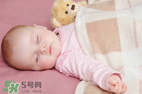 怎么樣培養(yǎng)寶寶自己入睡？怎么樣培養(yǎng)寶寶整夜睡覺(jué)？