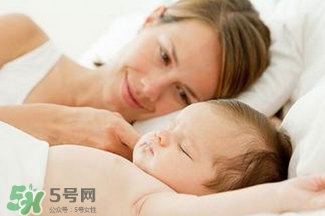 新生寶寶怎么抱？新生寶寶可以豎著抱嗎？