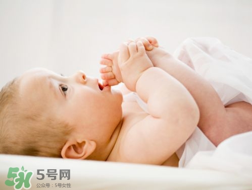 剛出生的寶寶要注意什么？剛出生的寶寶要準(zhǔn)備哪些東西？