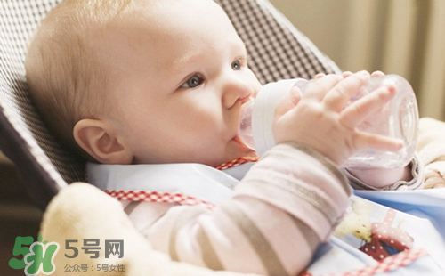 寶寶奶粉過敏什么原因？奶粉過敏的識別和處理
