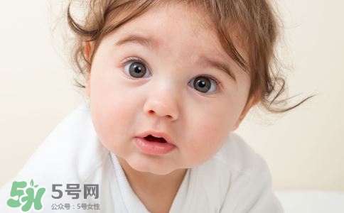 新生兒吐奶是什么原因？新生兒吐奶從鼻子出來怎么回事？