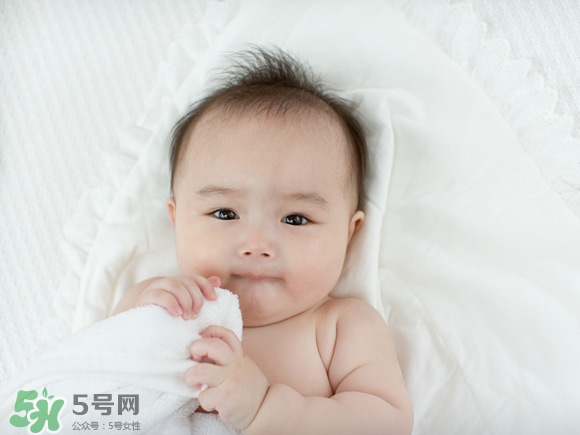 嬰兒幾個月可以做寶寶椅？嬰兒安全椅安裝方法