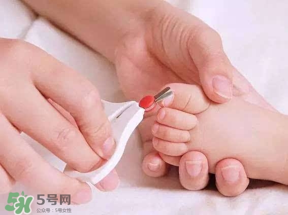未滿月的寶寶可以剪指甲嗎？寶寶多久剪一次指甲？