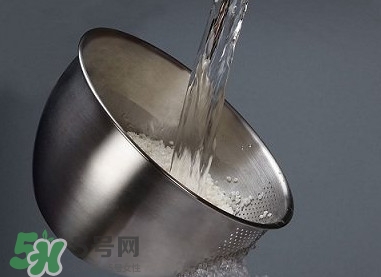 自來水為什么不能直接喝？自來水洗過的水果為什么可以吃？