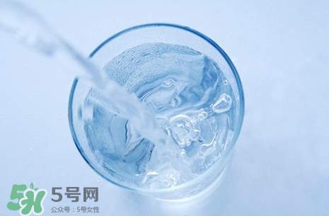 凈化水可以養(yǎng)魚嗎？?jī)艋梢詻_奶粉嗎