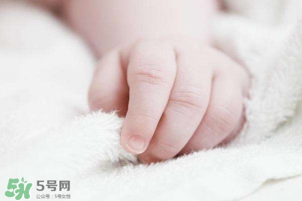 未滿月的寶寶可以剪指甲嗎？寶寶多久剪一次指甲？
