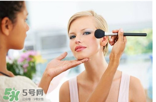 哺乳期可以化妝嗎？哺乳期化妝對(duì)寶寶有影響嗎？