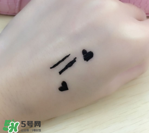 美寶蓮眼線液筆怎么樣？美寶蓮眼線液筆暈染嗎？