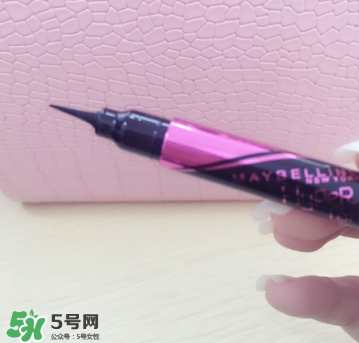 美寶蓮眼線液筆怎么樣？美寶蓮眼線液筆暈染嗎？