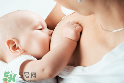 母乳喂養(yǎng)胸部會(huì)變形嗎？如何避免產(chǎn)后乳房變形？
