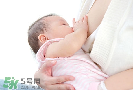 母乳喂養(yǎng)的寶寶需要喂水嗎？母乳喂養(yǎng)的重要性