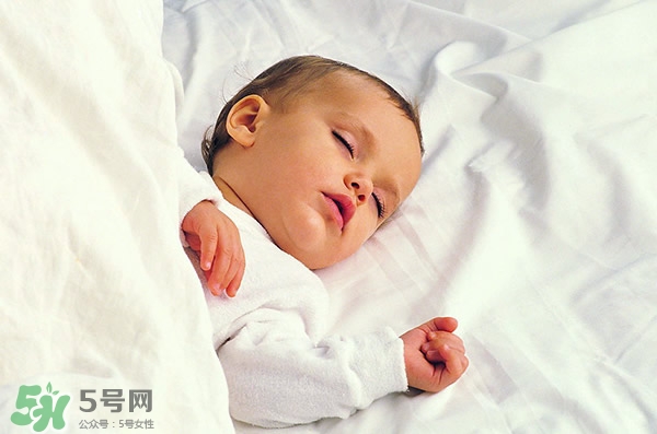 寶寶睡覺搖頭怎么回事？寶寶睡覺搖頭是缺鈣嗎？