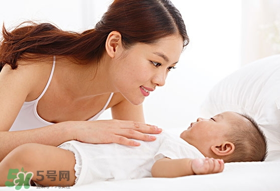 怎么哄寶寶入睡？哄寶寶睡覺的方法