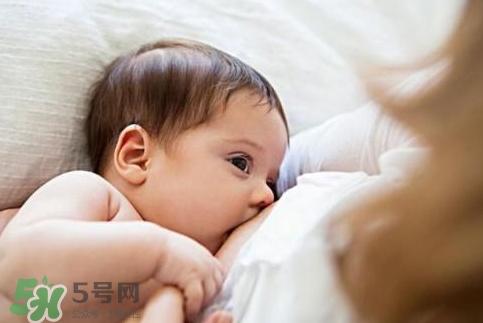 母乳喂養(yǎng)胸部會(huì)變形嗎？如何避免產(chǎn)后乳房變形？
