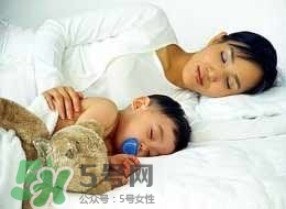 寶寶睡覺(jué)出汗多是什么原因？寶寶睡覺(jué)的常見(jiàn)誤區(qū)