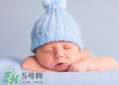 寶寶睡覺搖頭怎么回事？寶寶睡覺搖頭是缺鈣嗎？