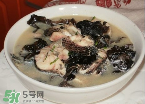 黑魚湯是發(fā)物嗎？黑魚湯可以放香菇嗎
