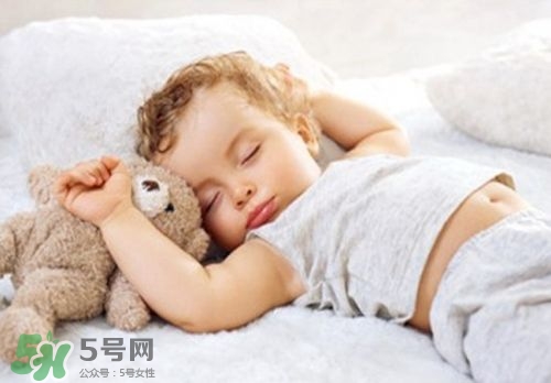 寶寶睡覺(jué)頭出汗是熱嗎？寶寶睡覺(jué)頭出汗是怎么回事？