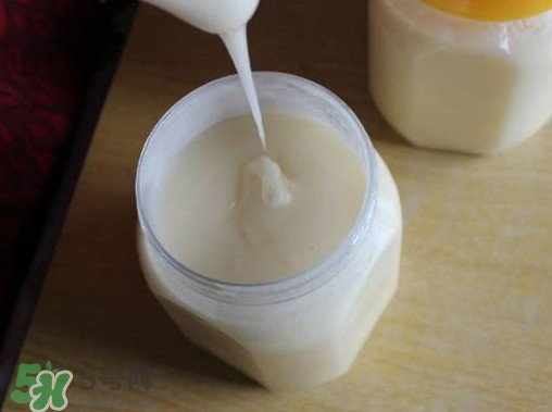椴樹蜜和百花蜜哪個好？椴樹蜜和百花蜜的區(qū)別