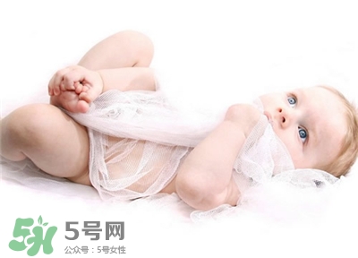 生孩子臍帶怎么剪？臍帶晚剪有什么影響？