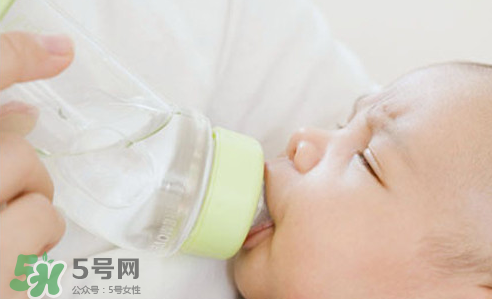 寶寶能喝礦泉水嗎？礦泉水寶寶適合寶寶喝嗎？