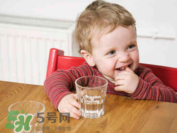 寶寶喝礦泉水好還是自來(lái)水好？寶寶喝哪種水好？