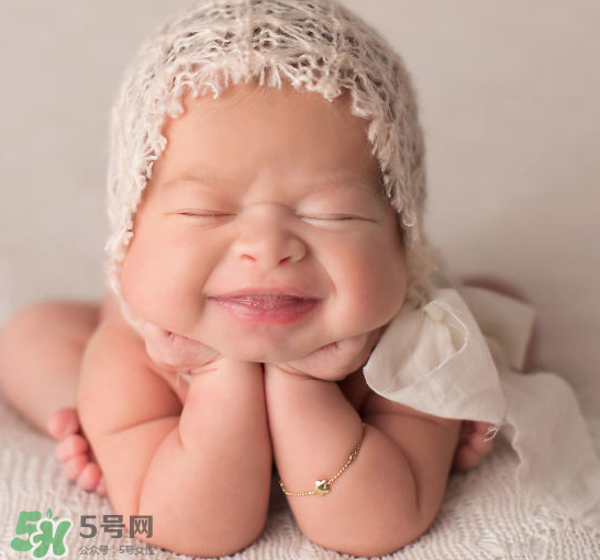 新生兒要多抱抱嗎？新生兒應該是多抱還是多躺？