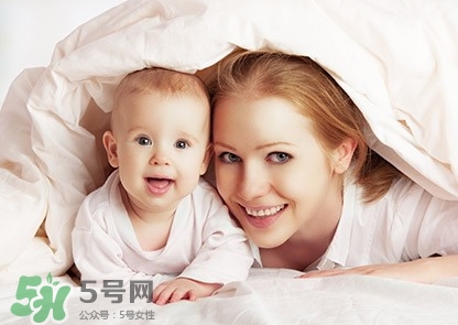 寶寶發(fā)燒出汗后可以洗澡嗎？寶寶發(fā)燒出汗好嗎？
