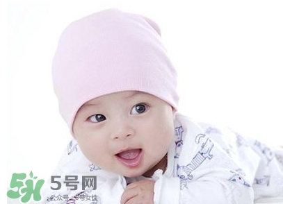 新生兒痤瘡多久會好？新生兒痤瘡能用百多邦嗎？