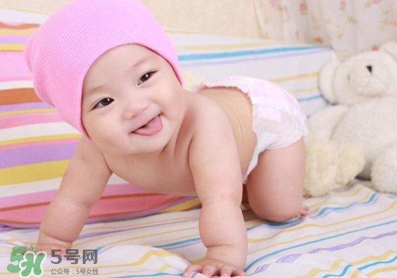 寶寶發(fā)燒出汗可以蓋被子嗎？寶寶發(fā)燒出汗了會(huì)退燒嗎？