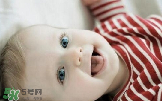 寶寶睡覺為什么會(huì)笑？寶寶睡覺笑出聲是做夢了嗎？