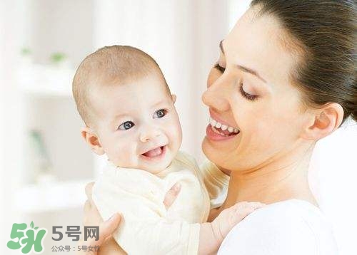 生孩子時吃什么易助產(chǎn)？生孩子時吃巧克力