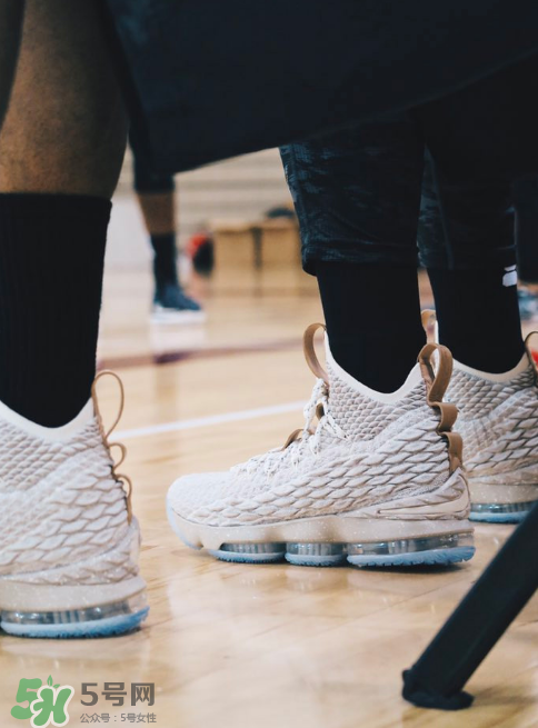 nike lebron 15 ghost什么時(shí)候發(fā)售_多少錢？