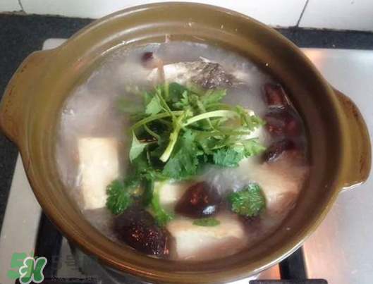 鯽魚湯可以放香菇嗎？香菇鯽魚湯的做法