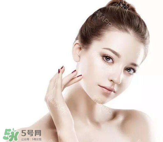 定妝噴霧好還是散粉？定妝噴霧在散粉后用嗎？