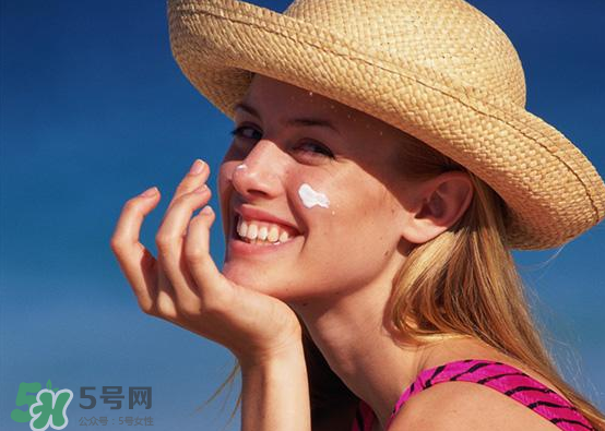 皮膚白不怕曬就不需要涂防曬？關(guān)于防曬的謠言