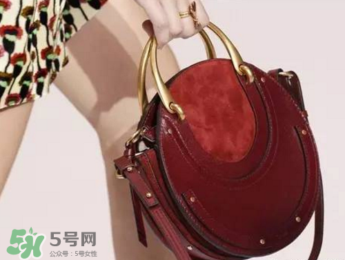 chloe pixie多少錢？蔻依17秋冬新款圓形包包專柜價(jià)格