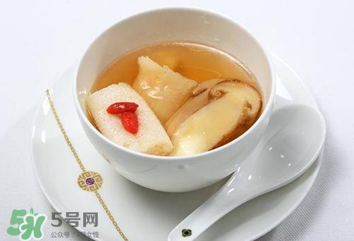 魚膠和什么一起燉最好？