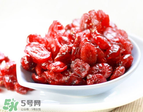 蔓越莓什么人不能吃？蔓越莓干和藍(lán)梅干孕婦吃哪個(gè)好