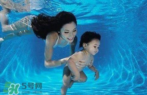 水中分娩時寶寶會嗆水嗎？水中分娩寶寶不會淹嗎？