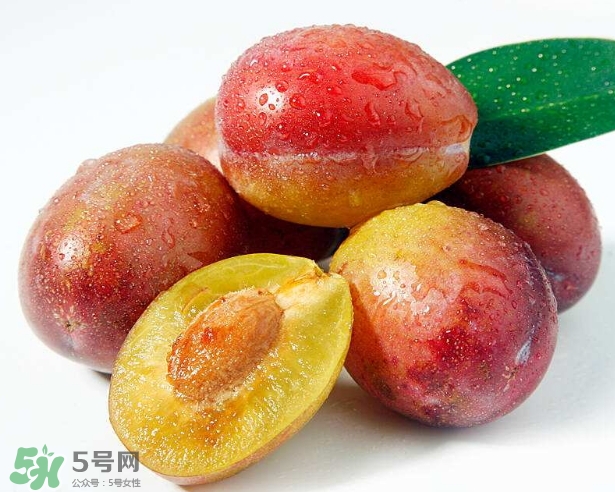 西梅可以和葡萄一起吃嗎？西梅的食用功效有哪些？
