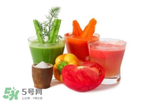 芹菜和什么榨汁好喝？芹菜榨汁需要煮熟嗎？