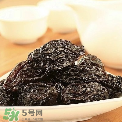 西梅干真的能解決便秘嗎？西梅干怎么吃治便秘？