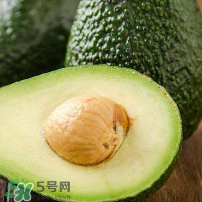 牛油果榨汁要去皮嗎？牛油果榨汁要加水嗎？