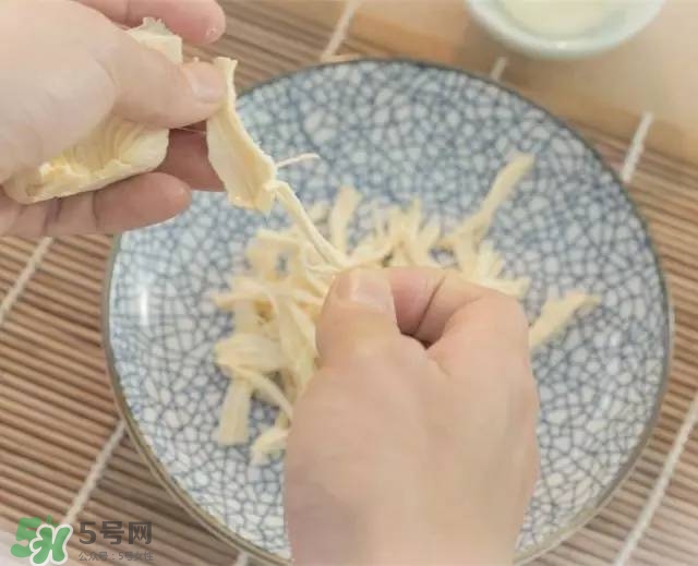 牛油果沙拉怎么做？牛油果沙拉用什么醬？