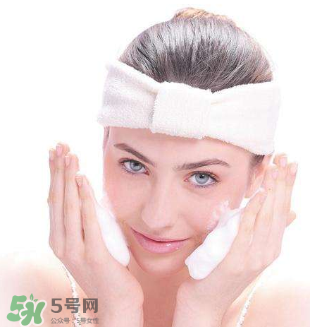痘痘肌的護(hù)膚品怎么挑？正確挑選祛痘產(chǎn)品
