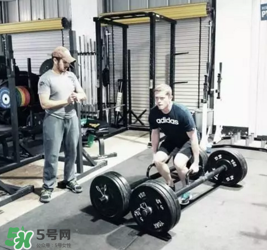 農(nóng)夫行走可以單手嗎？農(nóng)夫行走要沉肩嗎？