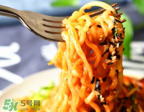 火雞面熱量高嗎？三養(yǎng)火雞面熱量