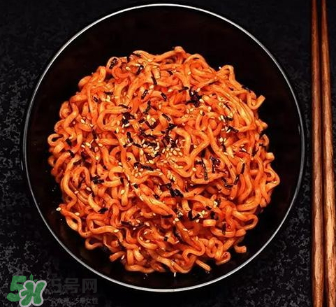 國產(chǎn)火雞面和韓國的味道一樣嗎？國產(chǎn)火雞面和韓國有什么區(qū)別？